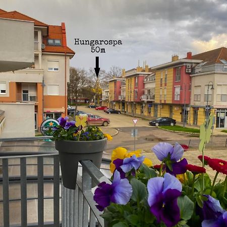 Апартаменты Happy Seasons Szoboszlo Хайдусобосло Экстерьер фото